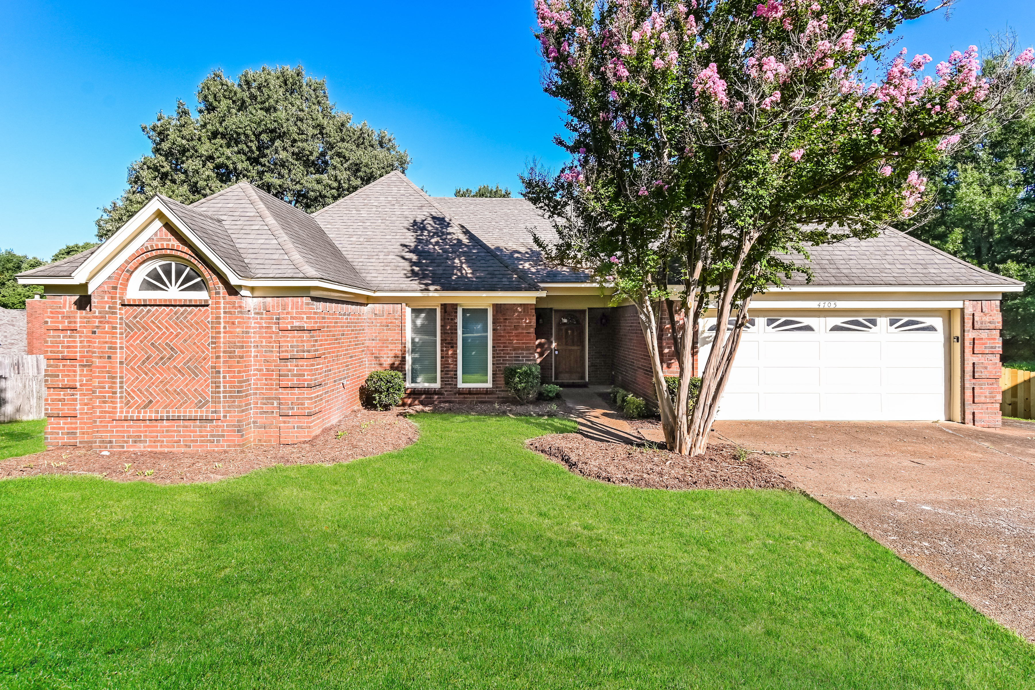 4705 FALLING OAK CV MEMPHIS, TN 38125
